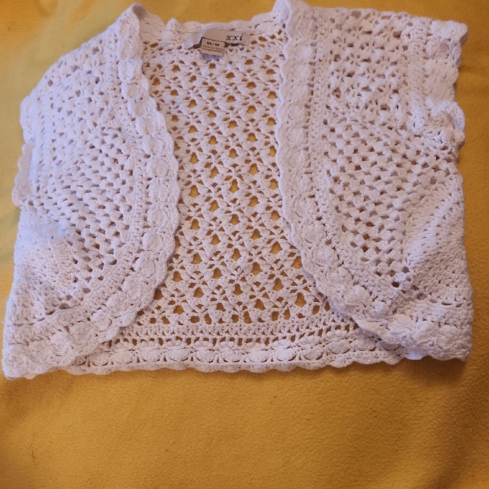 M30 Crochet look Girls Cardigan/shrug scalloped edges quite lovely